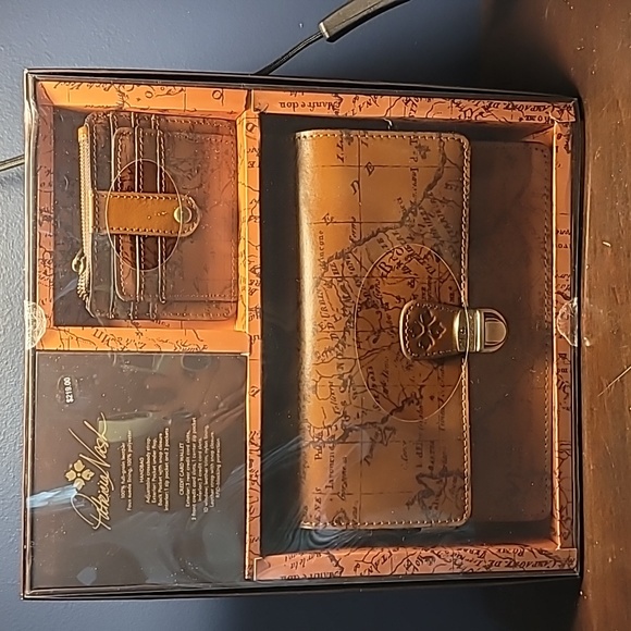 Patricia Nash Handbags - Patricia Nash Purse & Wallet Giftset